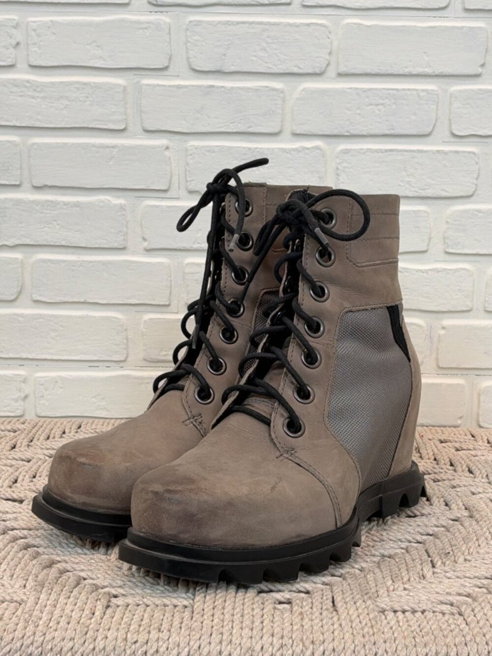 Sorel Wedge Combat Boots Lace-Up Gray 6.5